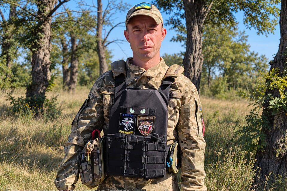 Про вчителя фізкультури з Одещини, який обороняв Донеччину та нині вчить побратимів тактичній медицині Про вчителя фізкультури з Одещини, який обороняв Донеччину та нині вчить побратимів тактичній медицині