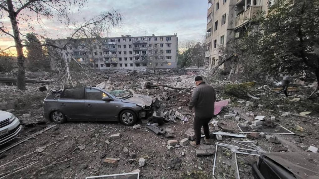 РФ масовано вдарила по Україні: у Києві є загиблі, у Кременчуці - влучання у житловий район РФ масовано вдарила по Україні: у Києві є загиблі, у Кременчуці - влучання у житловий район