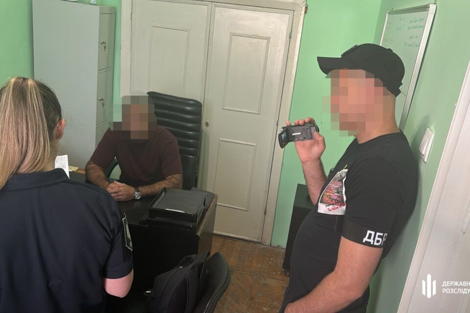 На Одещині посадовці батальйону ТрО нараховували премії за фіктивні бойові завдання На Одещині посадовці батальйону ТрО нараховували премії за фіктивні бойові завдання