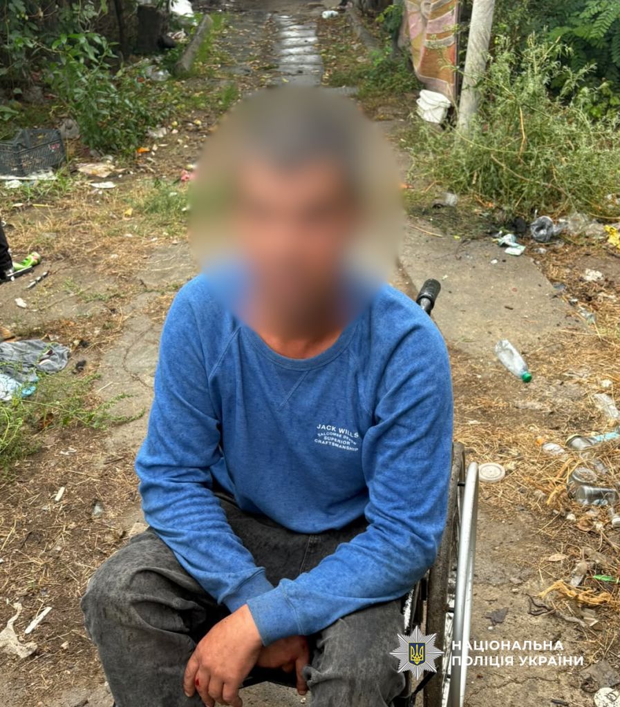 На Одещині поліцейські повідомили про підозру чоловіку, який побив свого собаку сокирою На Одещині поліцейські повідомили про підозру чоловіку, який побив свого собаку сокирою