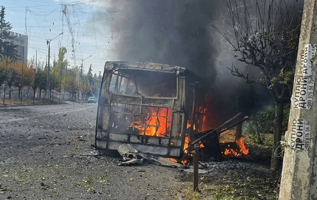 РФ вбила 33 людини ударом по автобусу в Краматорську: у двох містах зупиняють транспорт РФ вбила 33 людини ударом по автобусу в Краматорську: у двох містах зупиняють транспорт