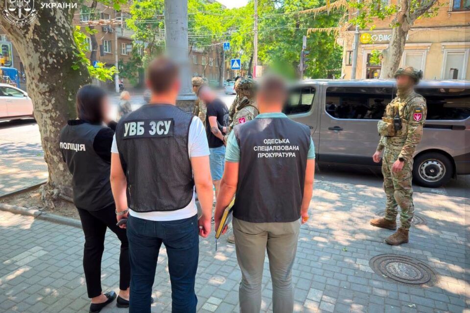В Одесі офіцер батальйону резерву обіцяв військовому посприяти у звільненні зі служби за винагороду у доларах В Одесі офіцер батальйону резерву обіцяв військовому посприяти у звільненні зі служби за винагороду у доларах
