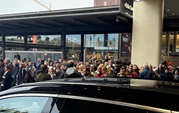 У Норвегії зупинили всі поїзди через масштабний збій зв’язку У Норвегії зупинили всі поїзди через масштабний збій зв’язку