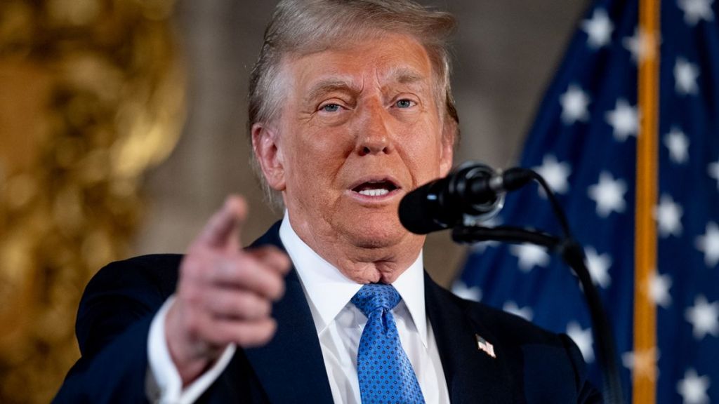 "Ми змусимо їх укласти угоду": Трамп зробив нову заяву про завершення війни "Ми змусимо їх укласти угоду": Трамп зробив нову заяву про завершення війни