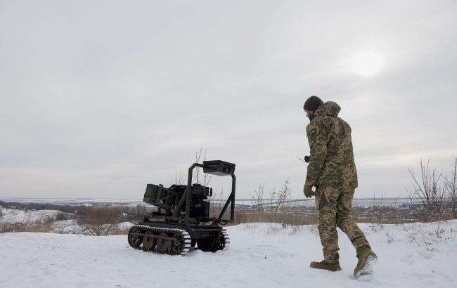 Лабораторії та ванни з водою: як в Україні тестують зимове взуття для військових Лабораторії та ванни з водою: як в Україні тестують зимове взуття для військових