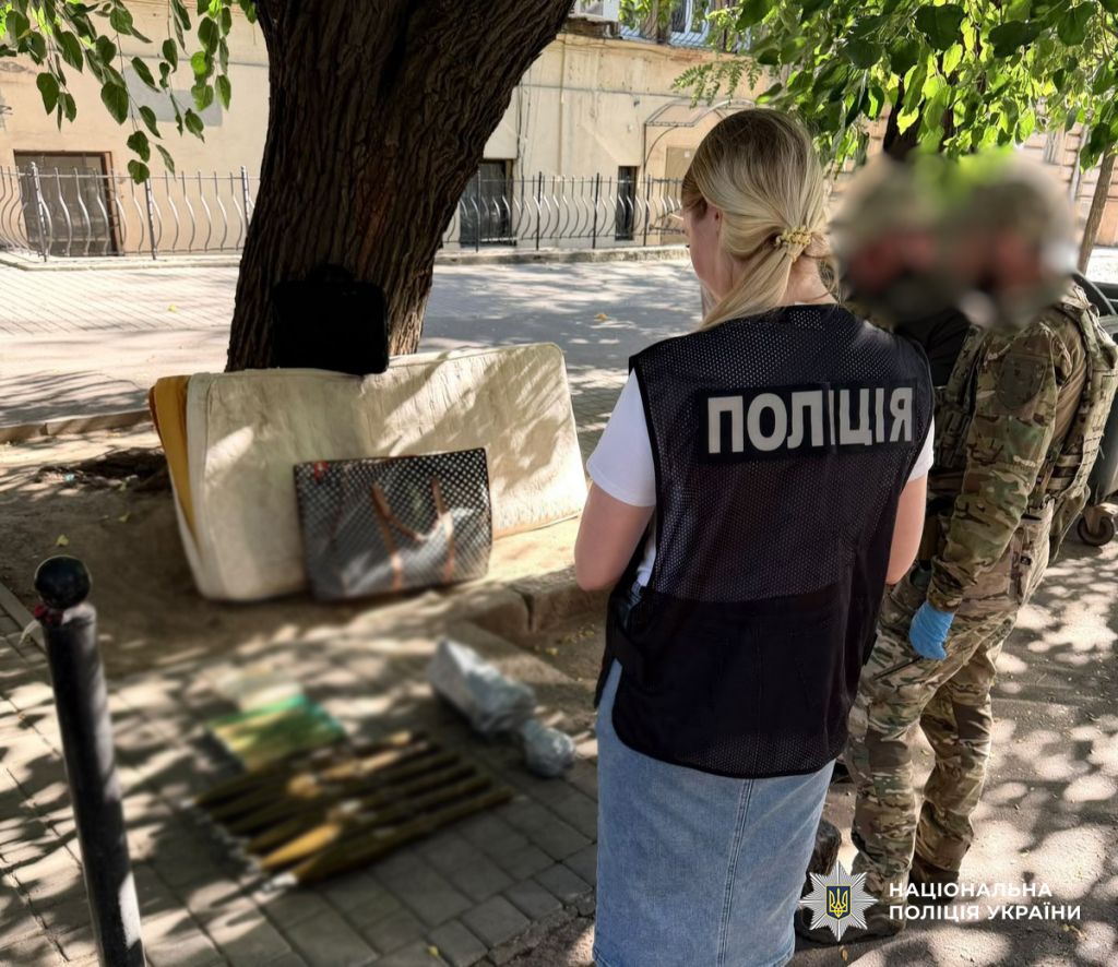 Понад 4500 доларів за арсенал: в Одесі поліція та СБУ затримали молодика за збут партії боєприпасів та вибухівки Понад 4500 доларів за арсенал: в Одесі поліція та СБУ затримали молодика за збут партії боєприпасів та вибухівки