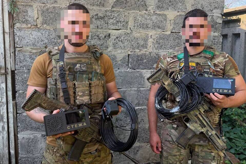Ветеран з Одеси виробляє обладнання, яке допомагає захисникам на фронті чути і бачити ворога з бліндажа Ветеран з Одеси виробляє обладнання, яке допомагає захисникам на фронті чути і бачити ворога з бліндажа
