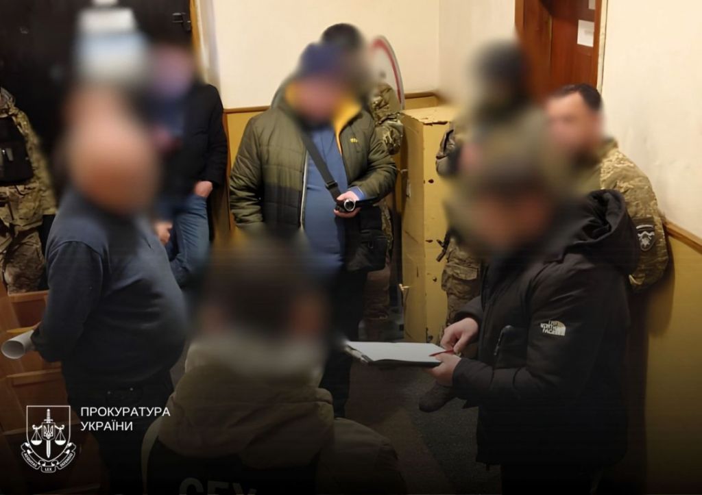 Померлих «мобілізовували», а живих — знімали з розшуку: викрито масштабну схему у ТЦК на заході України Померлих «мобілізовували», а живих — знімали з розшуку: викрито масштабну схему у ТЦК на заході України