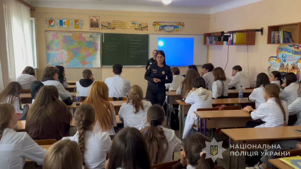 Кібергігієна: поліцейські Одещини розповідають молоді про онлайн-загрози Кібергігієна: поліцейські Одещини розповідають молоді про онлайн-загрози