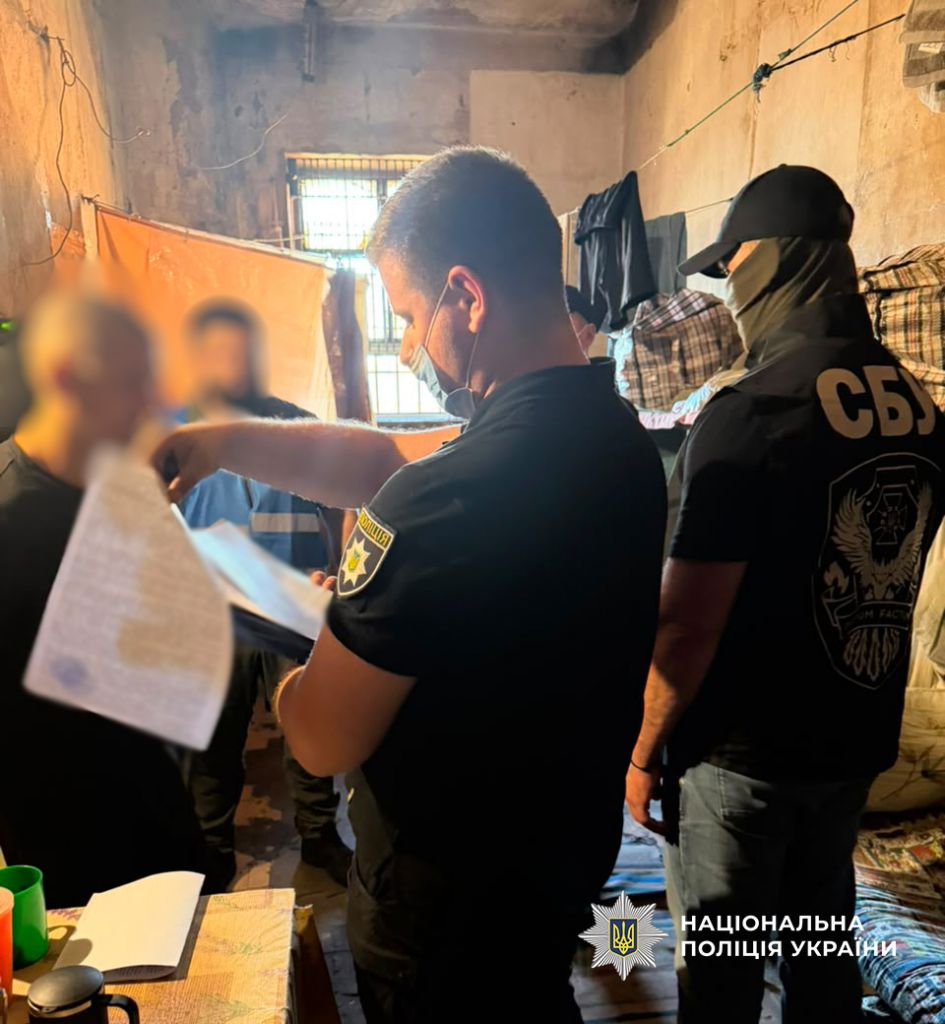 В Одесі перед судом постане утриманець слідчого ізолятора, якого поліція та СБУ викрили у збуті бойових припасів і вогнепальної зброї В Одесі перед судом постане утриманець слідчого ізолятора, якого поліція та СБУ викрили у збуті бойових припасів і вогнепальної зброї
