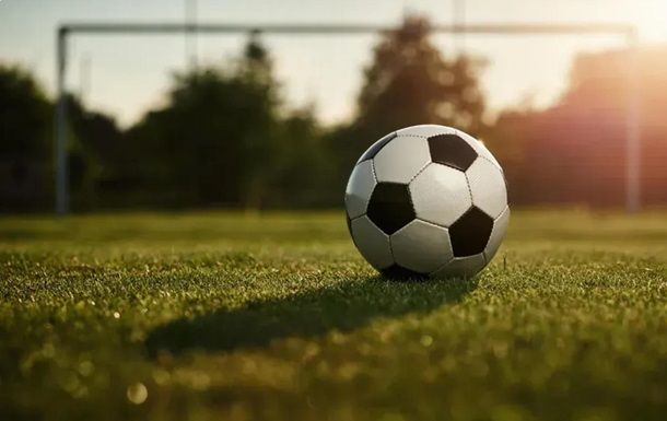 Курйоз під час матчу: ворота здуло за межі поля Курйоз під час матчу: ворота здуло за межі поля