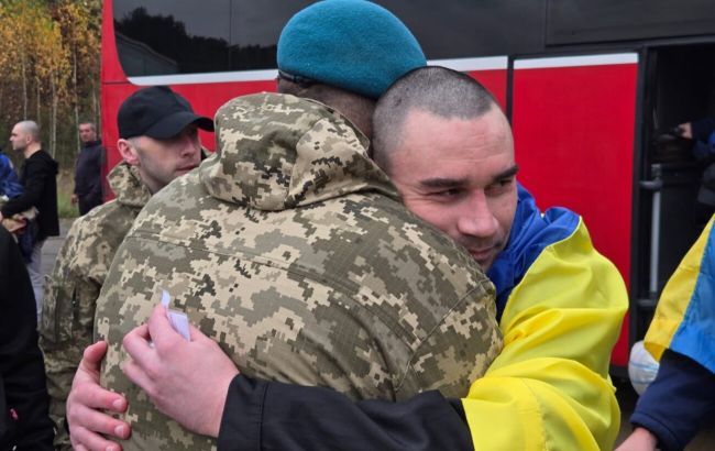 Україна та Росія провели новий обмін полоненими - вперше за два місяці Україна та Росія провели новий обмін полоненими - вперше за два місяці