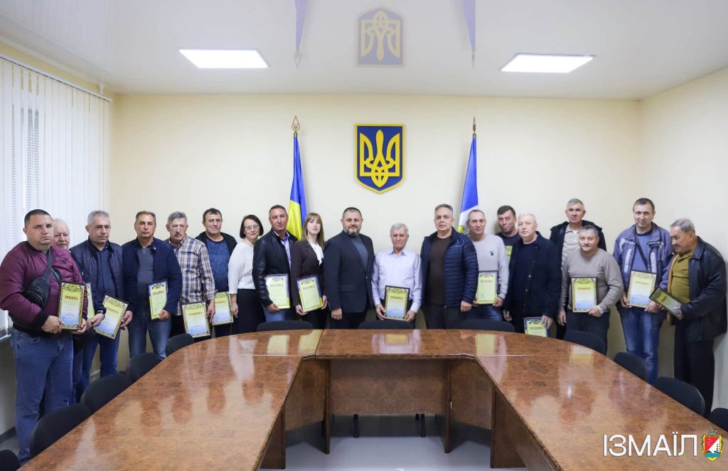 В Ізмаїлі відзначили водіїв і дорожників напередодні професійного свята В Ізмаїлі відзначили водіїв і дорожників напередодні професійного свята