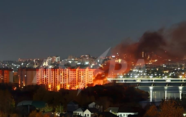 Дрони атакували Воронеж: місто охопили пожежі Дрони атакували Воронеж: місто охопили пожежі