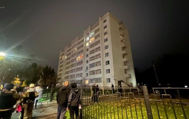 Російський удар по гуртожитку в Києві: одна людина загинула, є постраждалі – які наслідки Російський удар по гуртожитку в Києві: одна людина загинула, є постраждалі – які наслідки