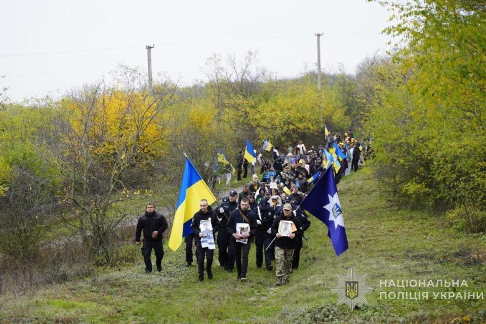 На Одещині провели в останню путь 21-річного поліцейського Дмитра Колондяка, який загинув, захищаючи Україну На Одещині провели в останню путь 21-річного поліцейського Дмитра Колондяка, який загинув, захищаючи Україну