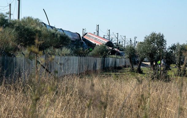 В Іспанії зіткнулися швидкісні поїзди: десятки загиблих В Іспанії зіткнулися швидкісні поїзди: десятки загиблих