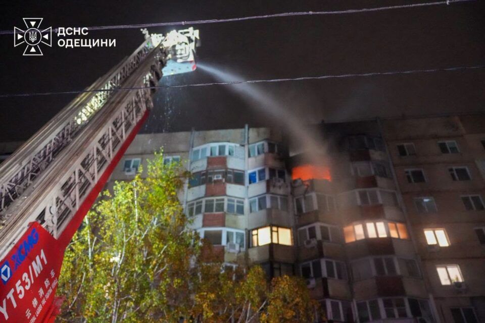 В Одесі під час пожежі у багатоповерхівці загинув чоловік В Одесі під час пожежі у багатоповерхівці загинув чоловік