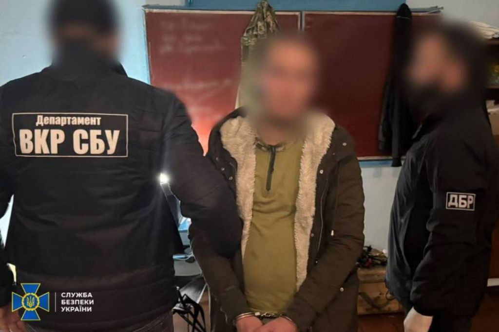 Зливав позиції побратимів на півдні: у лавах ЗСУ викрили “крота” Зливав позиції побратимів на півдні: у лавах ЗСУ викрили “крота”