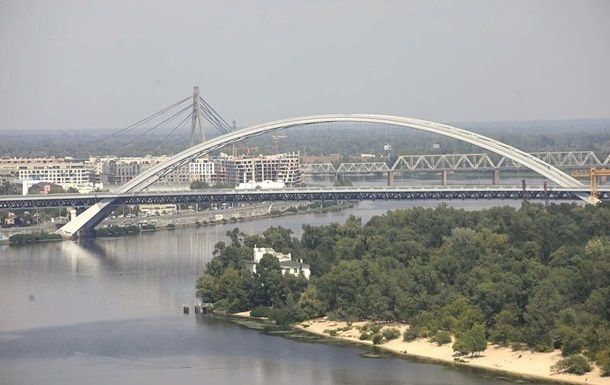 У Києві почали будувати альтернативні мости через Дніпро У Києві почали будувати альтернативні мости через Дніпро