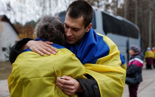 Зеленський підсумував гуманітарну місію в Олешках Зеленський підсумував гуманітарну місію в Олешках